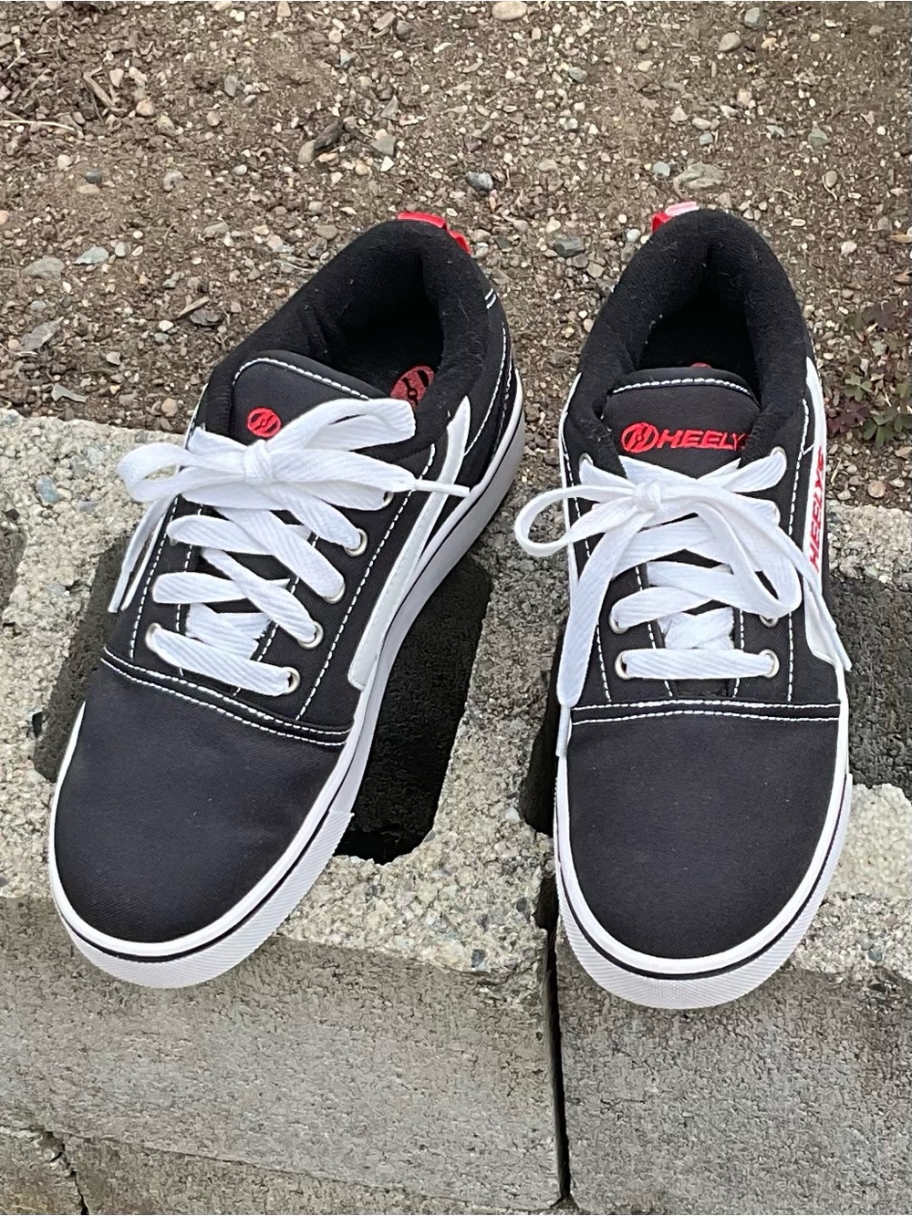 Heelys GR8 Pro 20 Black White Red Wheeled Skate Shoes Youth Size 6